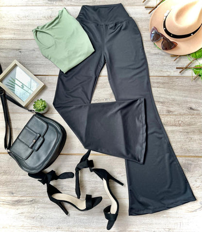 Conjunto pantalón bota ancha Negro y blusa básica