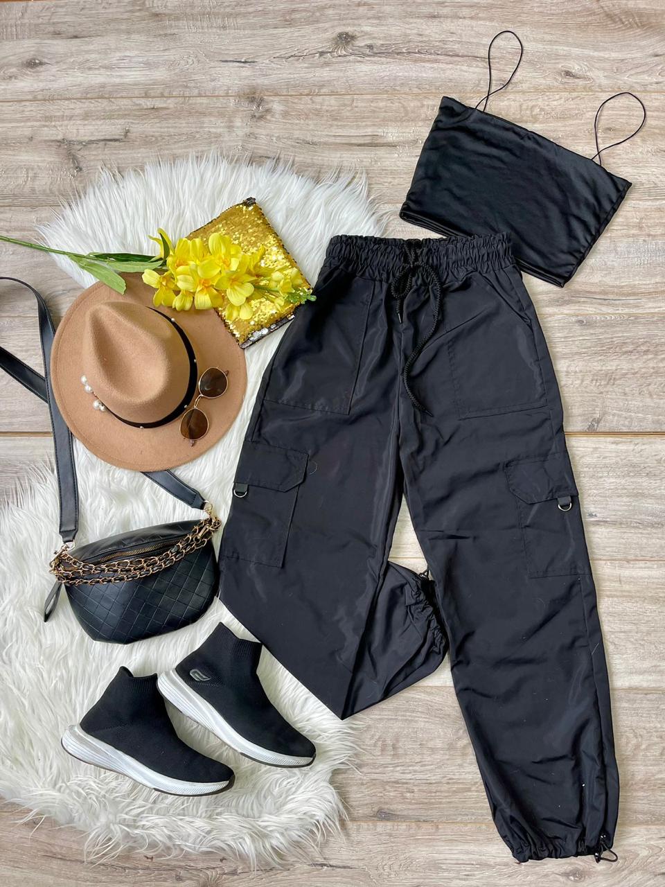 Conjunto pantalón  cargo negro y Crop top