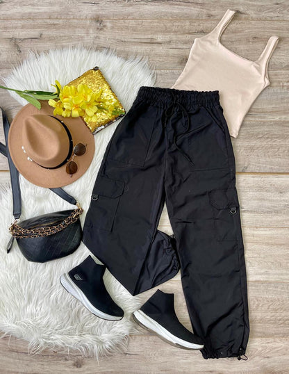 Conjunto pantalón  cargo negro y Crop top